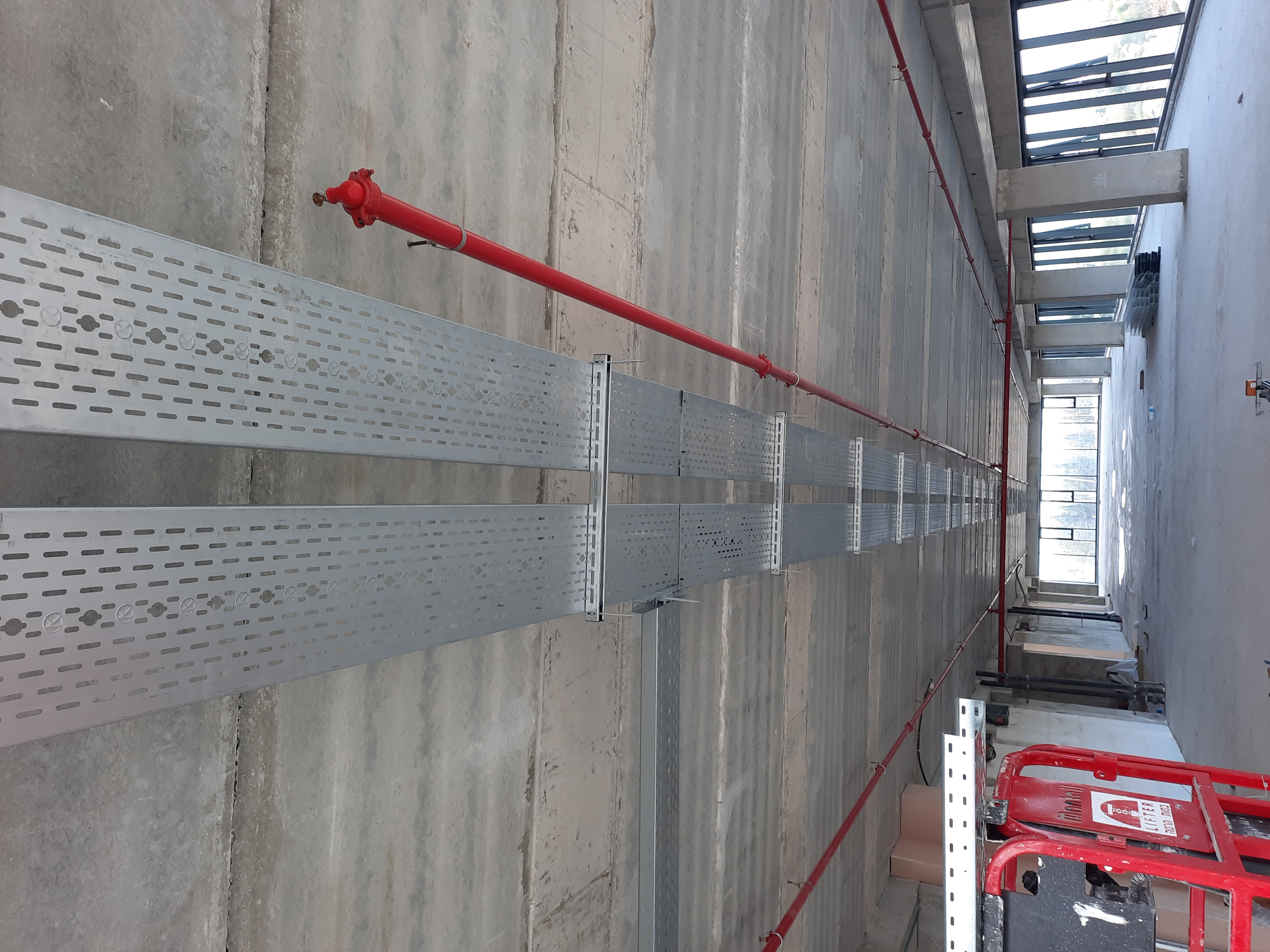  תעלות חשמל על פרופיל fast trak